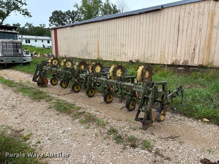 John Deere 825 Equipment Image0
