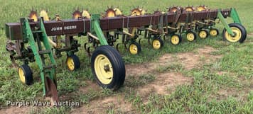 Main image John Deere 825