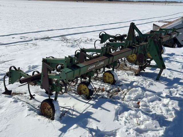 Image of John Deere 825 equipment image 3