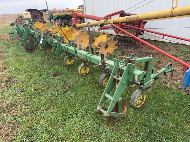 Image of John Deere 825 equipment image 2