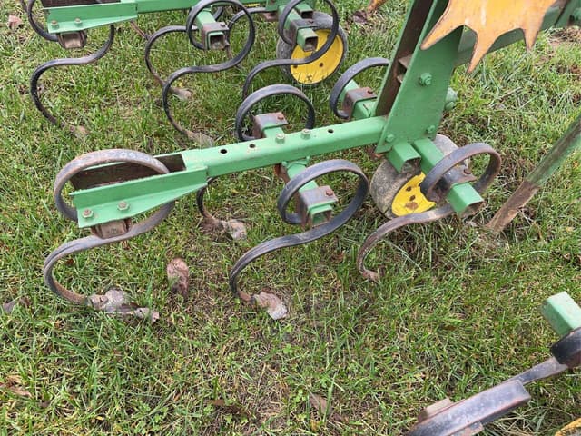 Image of John Deere 825 equipment image 1