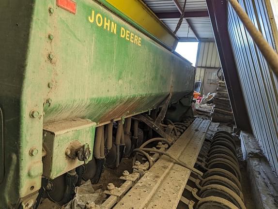 Image of John Deere 8250 equipment image 4