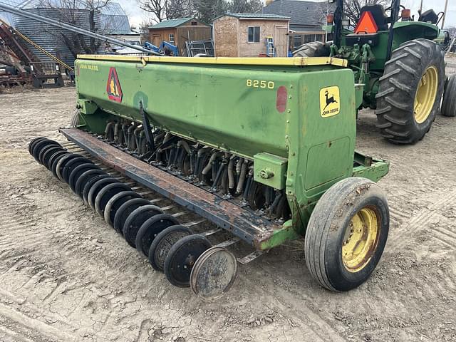 Image of John Deere 8250 equipment image 3