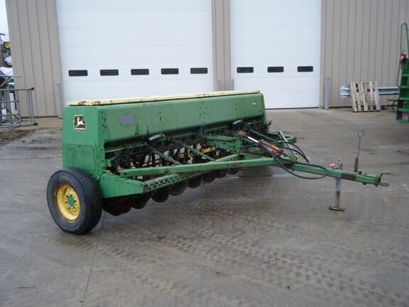 John Deere 8250 Equipment Image0
