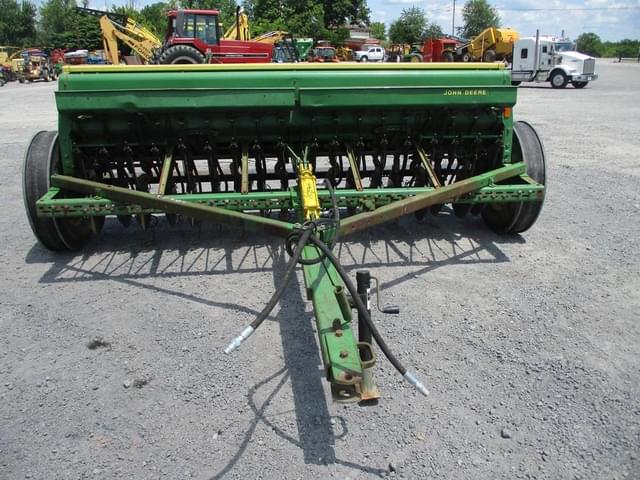 Image of John Deere 8250 equipment image 1