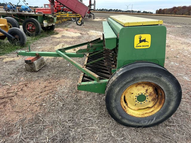 Image of John Deere 8250 equipment image 3