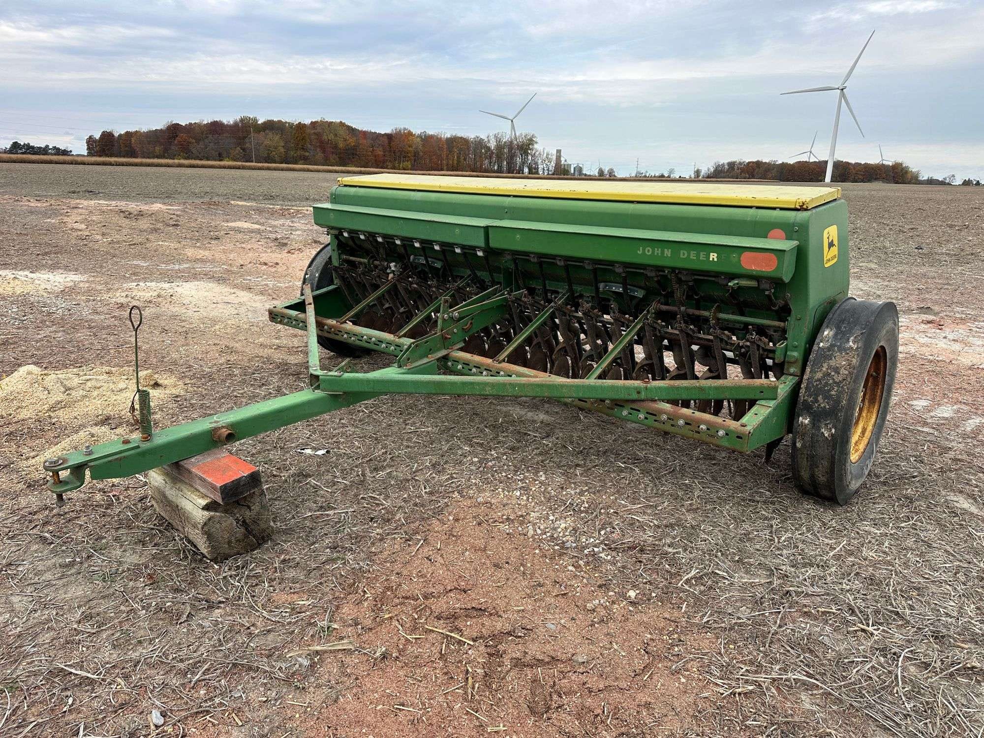 John Deere 8250 Equipment Image0