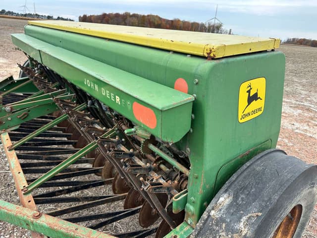 Image of John Deere 8250 equipment image 4