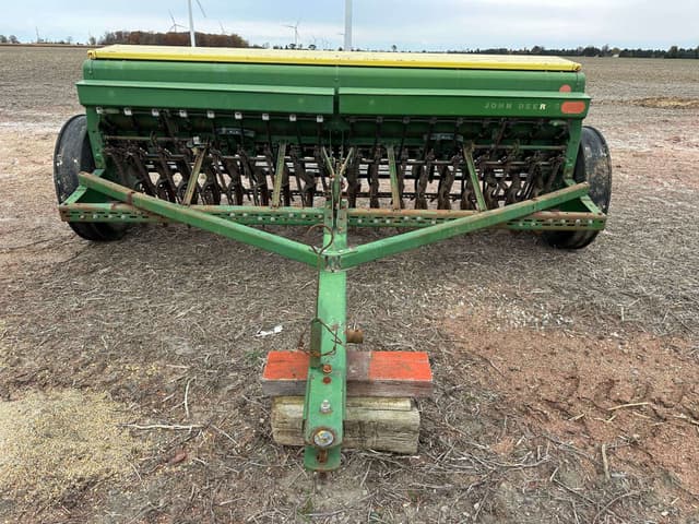 Image of John Deere 8250 equipment image 1