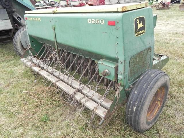 Image of John Deere 8250 equipment image 2