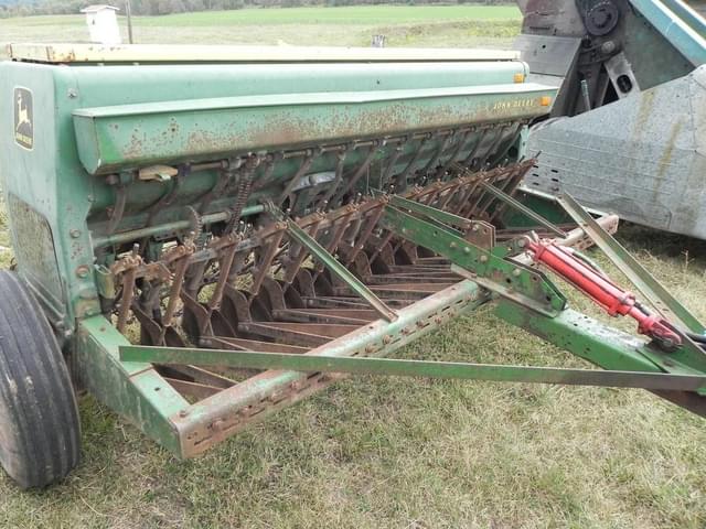 Image of John Deere 8250 equipment image 1
