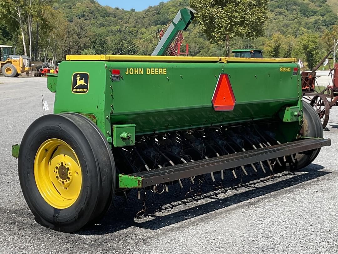 Image of John Deere 8250 Image 1