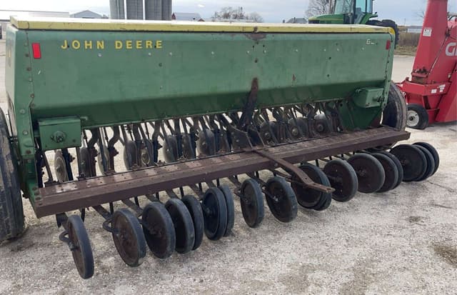 Image of John Deere 8250 equipment image 3