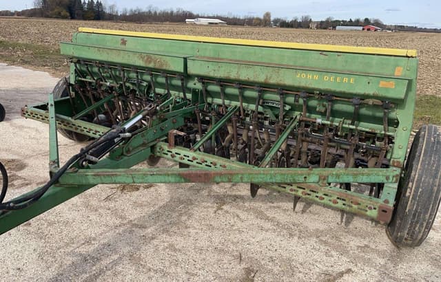 Image of John Deere 8250 equipment image 2