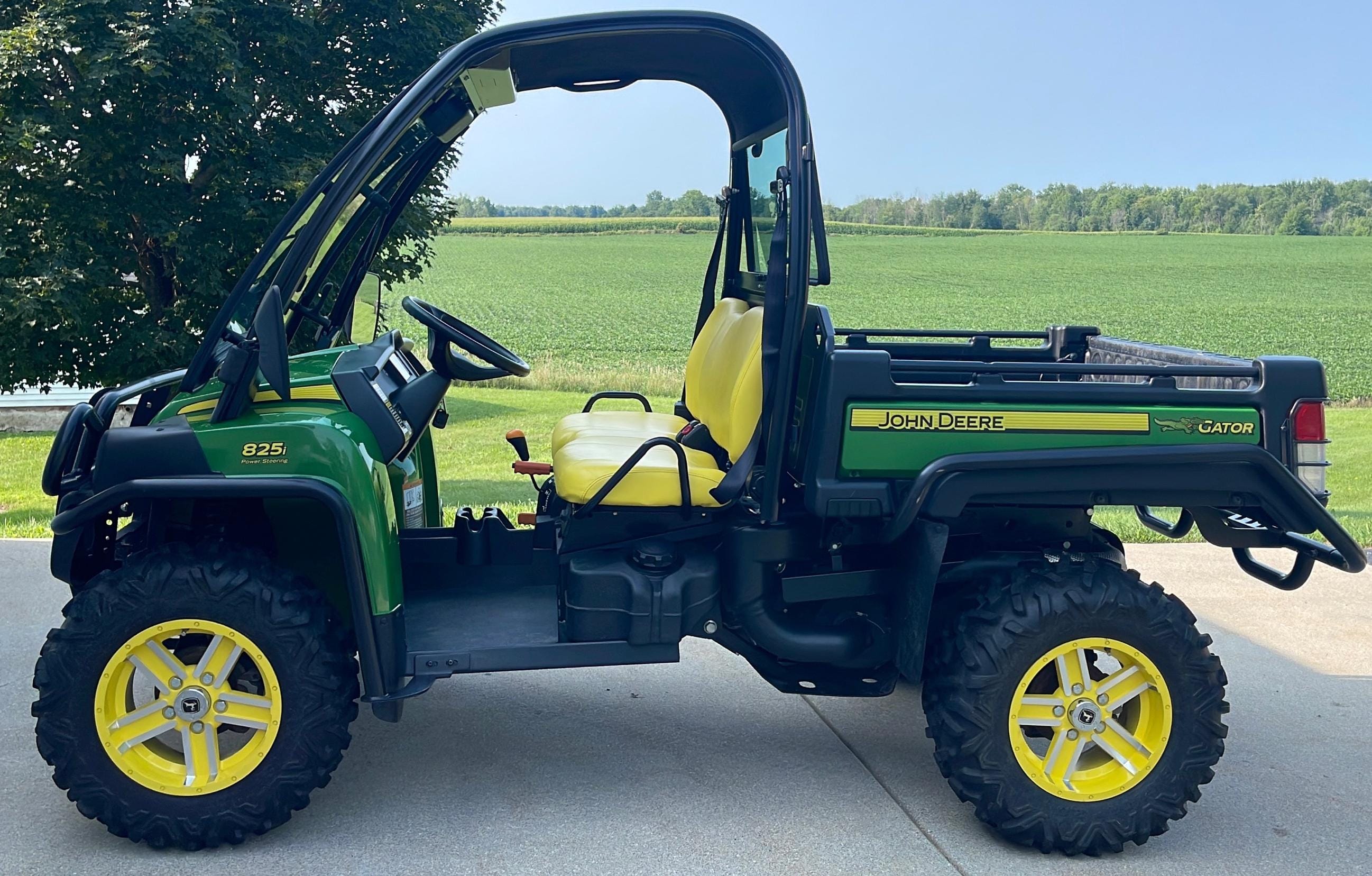 Main image John Deere Gator XUV 825i