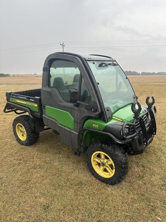 Image of John Deere Gator XUV 825i equipment image 1
