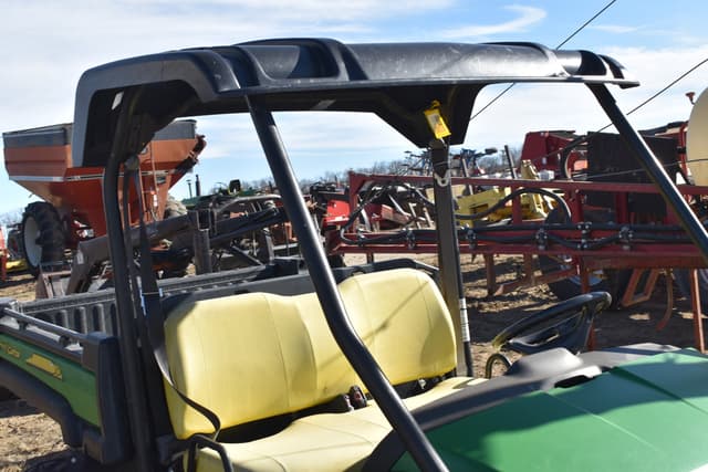 Image of John Deere Gator XUV 825i equipment image 4