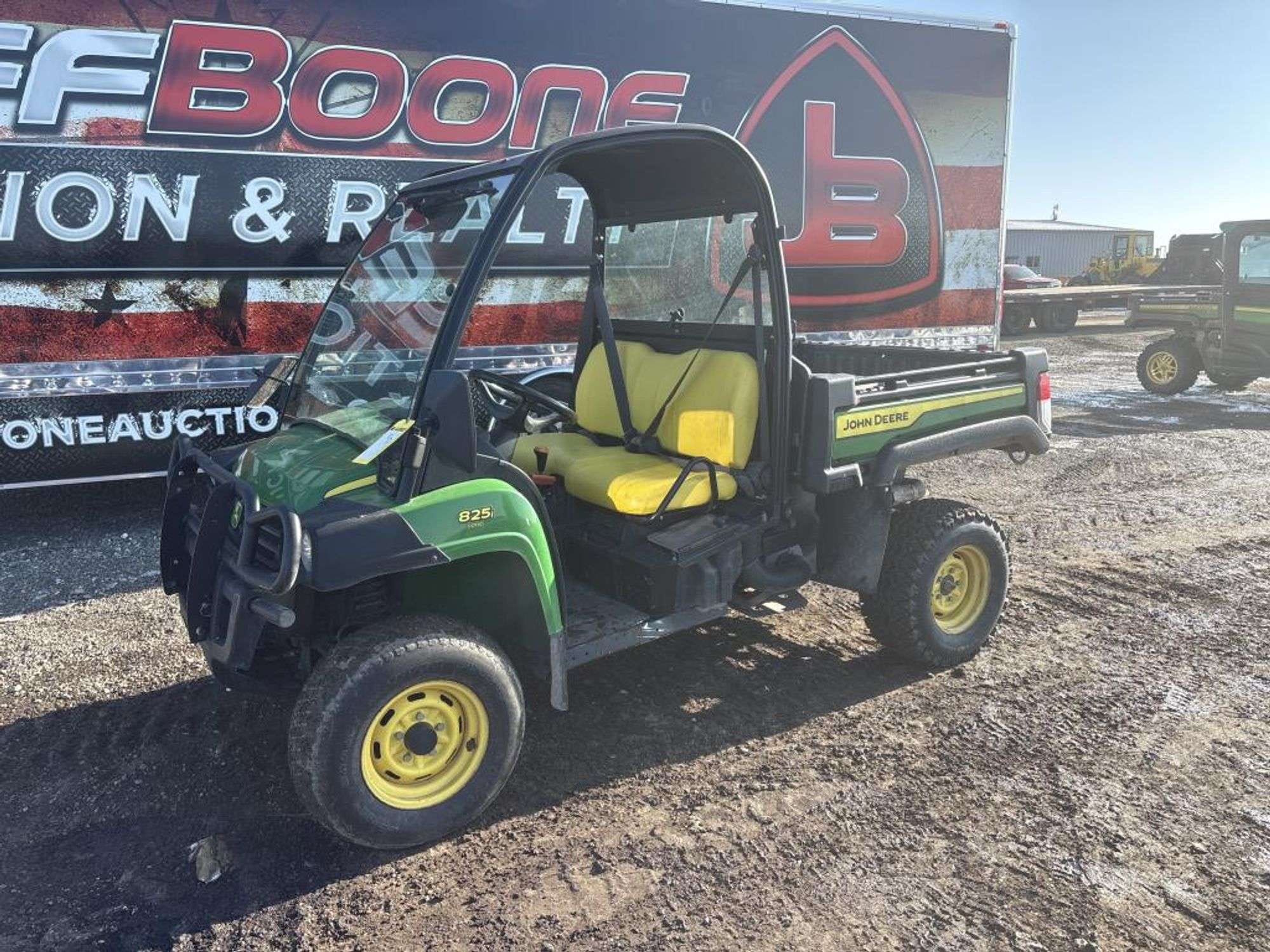 John Deere Gator XUV 825i Equipment Image0
