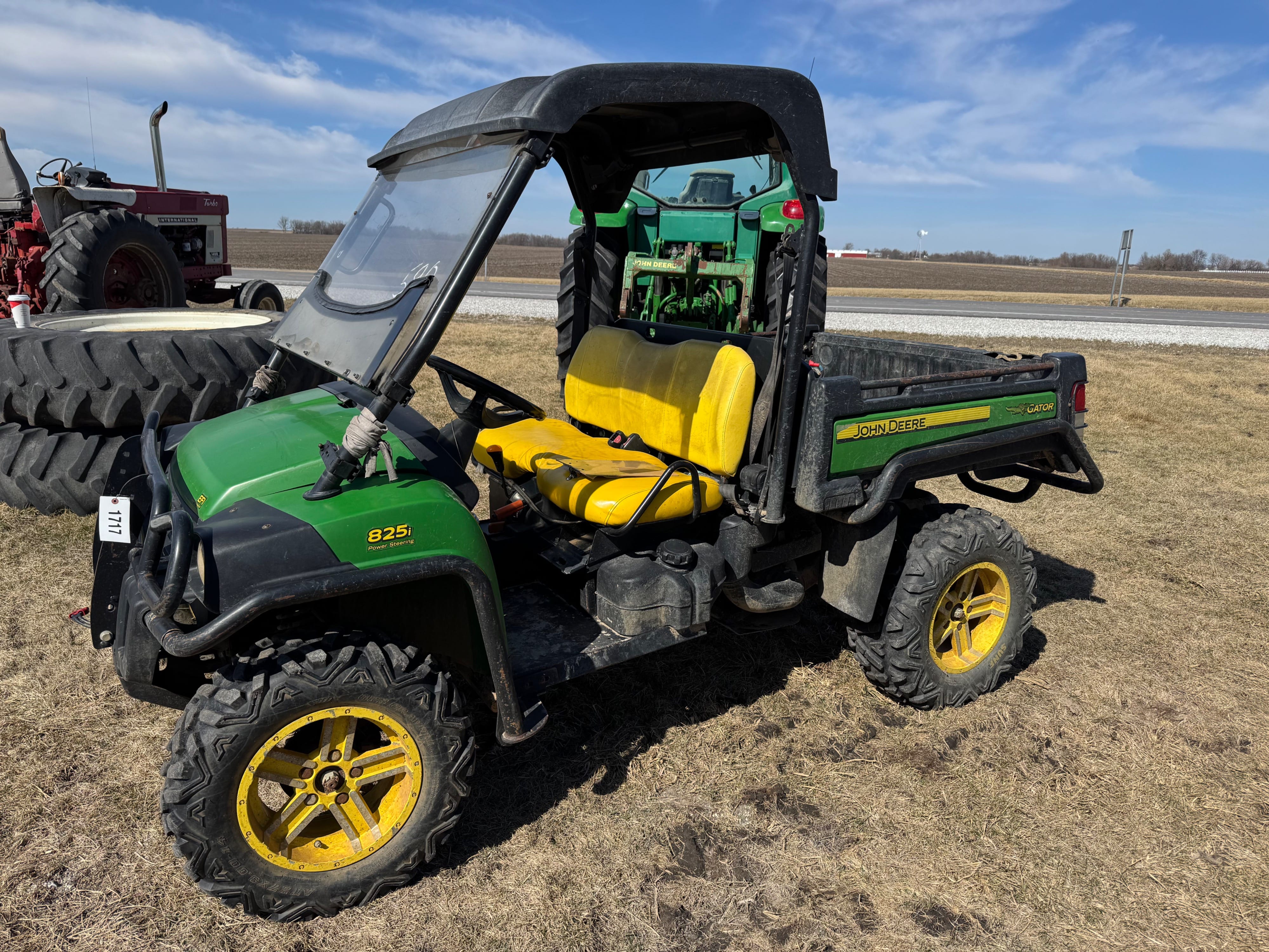 Main image John Deere Gator XUV 825i