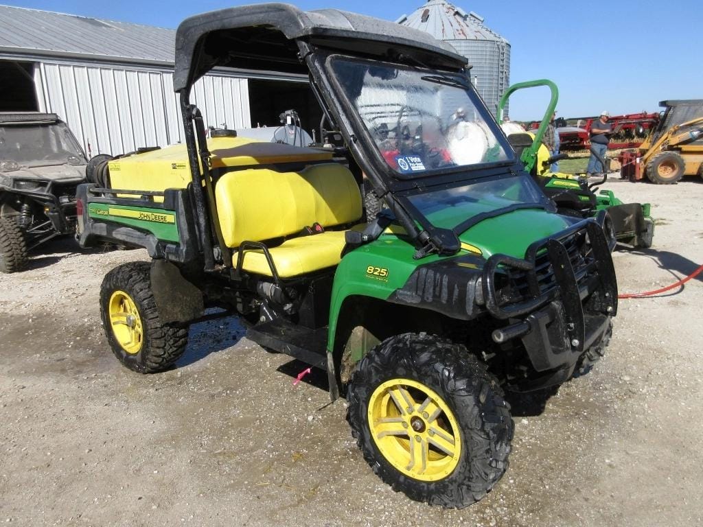 Main image John Deere Gator XUV 825i