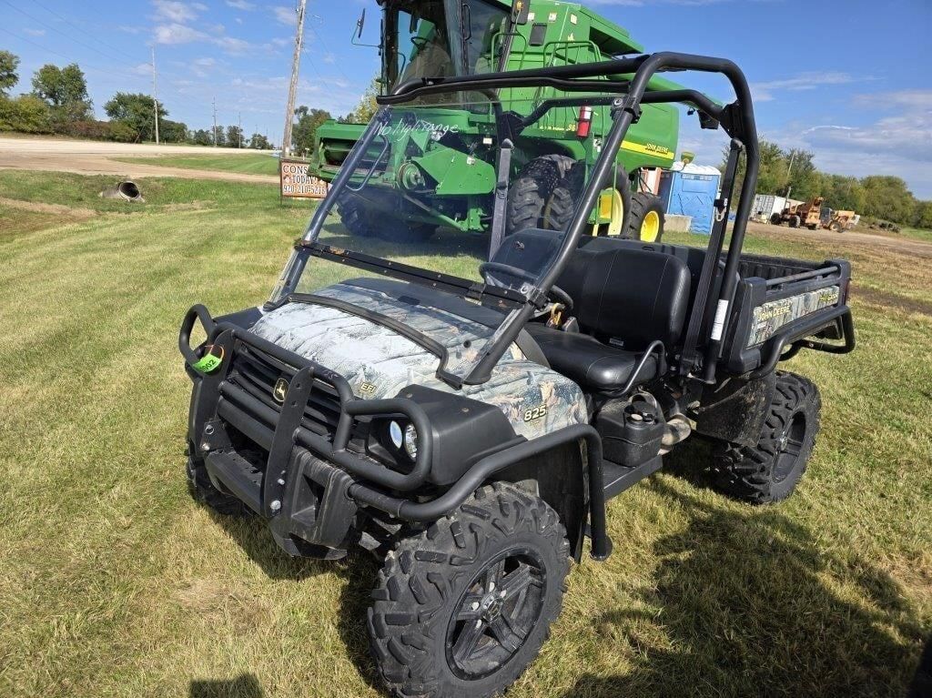 John Deere Gator XUV 825i Equipment Image0