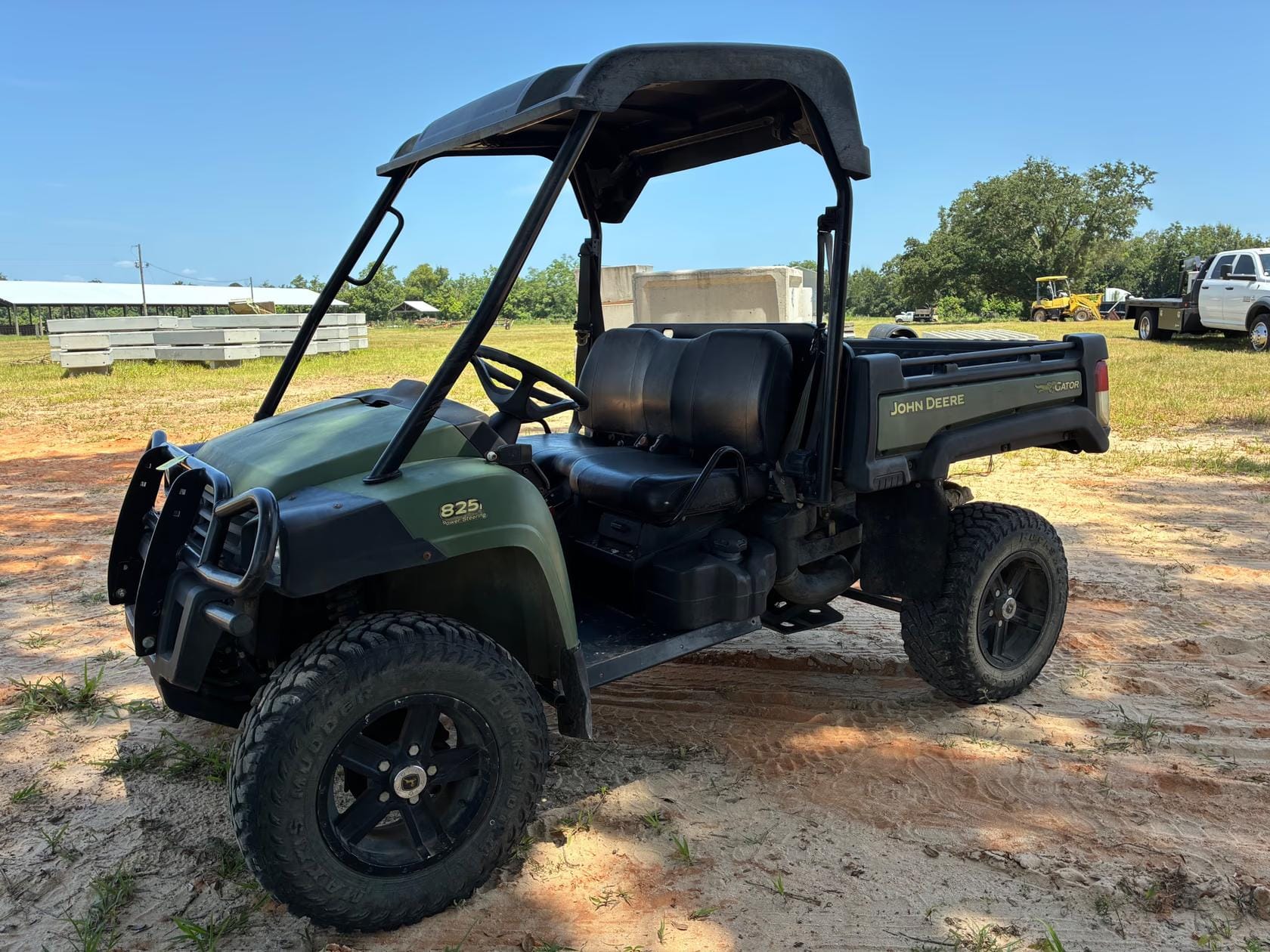 2015 John Deere Gator XUV 825i Equipment Image0