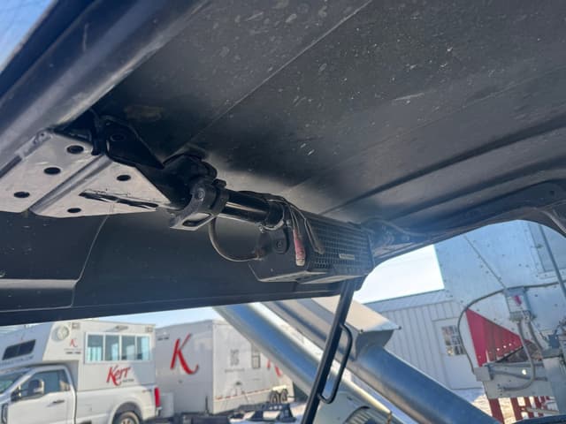 Image of John Deere Gator XUV 825i equipment image 2