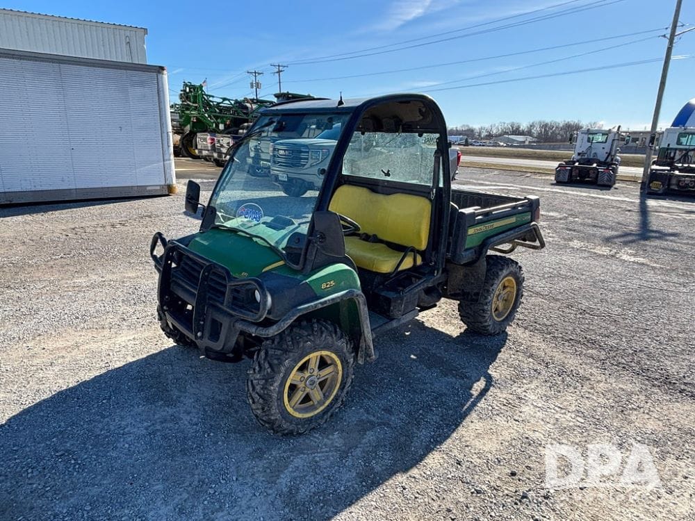 John Deere Gator 825i Equipment Image0