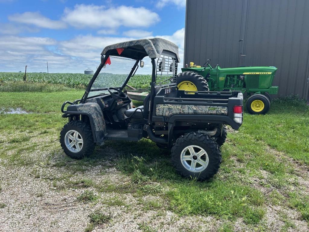 Image of John Deere Gator XUV 825i Image 1