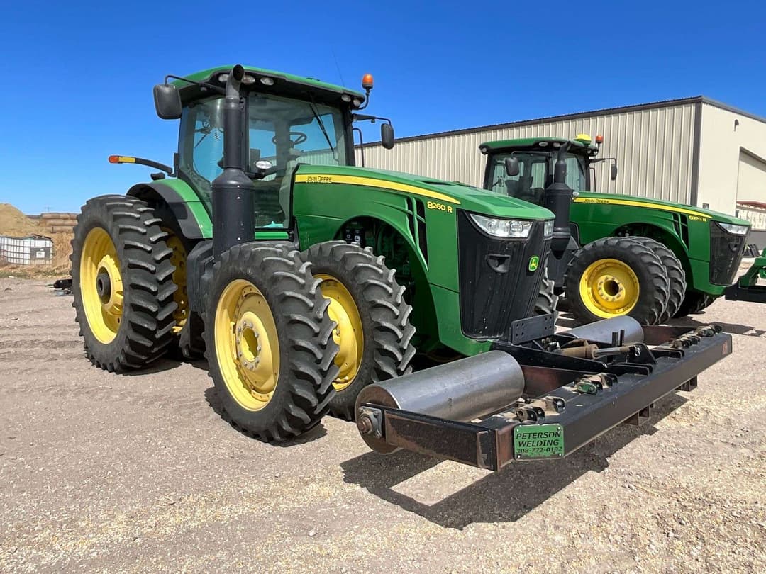 Image of John Deere 8260R Image 1