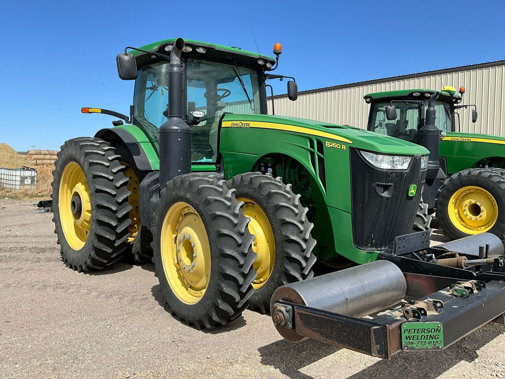John Deere 8260R Equipment Image0