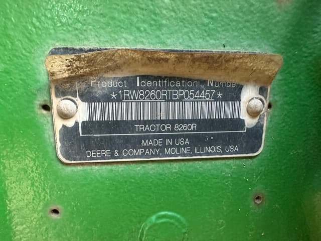 Image of John Deere 8260R equipment image 4
