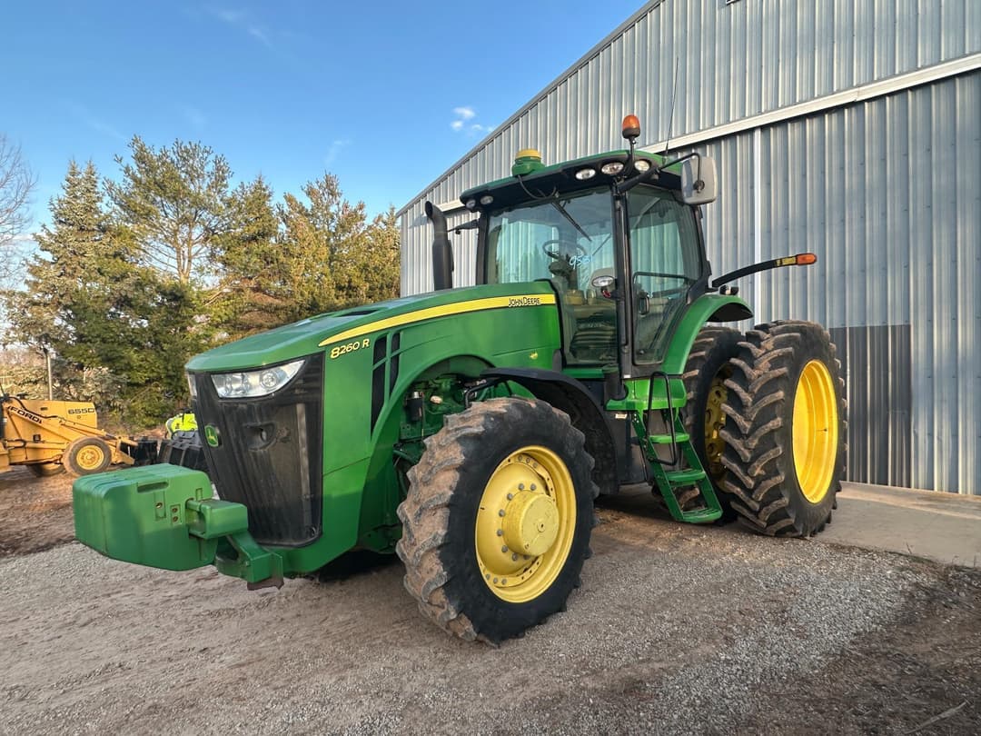 Image of John Deere 8260R Primary image