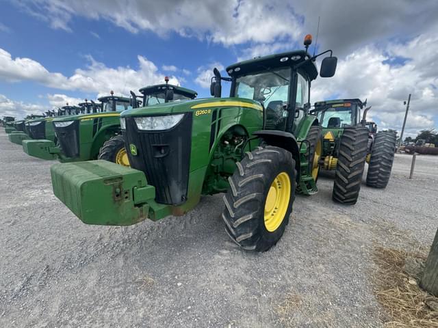 Image of John Deere 8260R equipment image 2