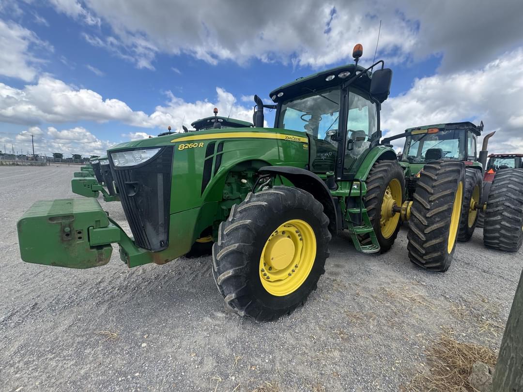 Image of John Deere 8260R Primary image