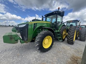Main image John Deere 8260R