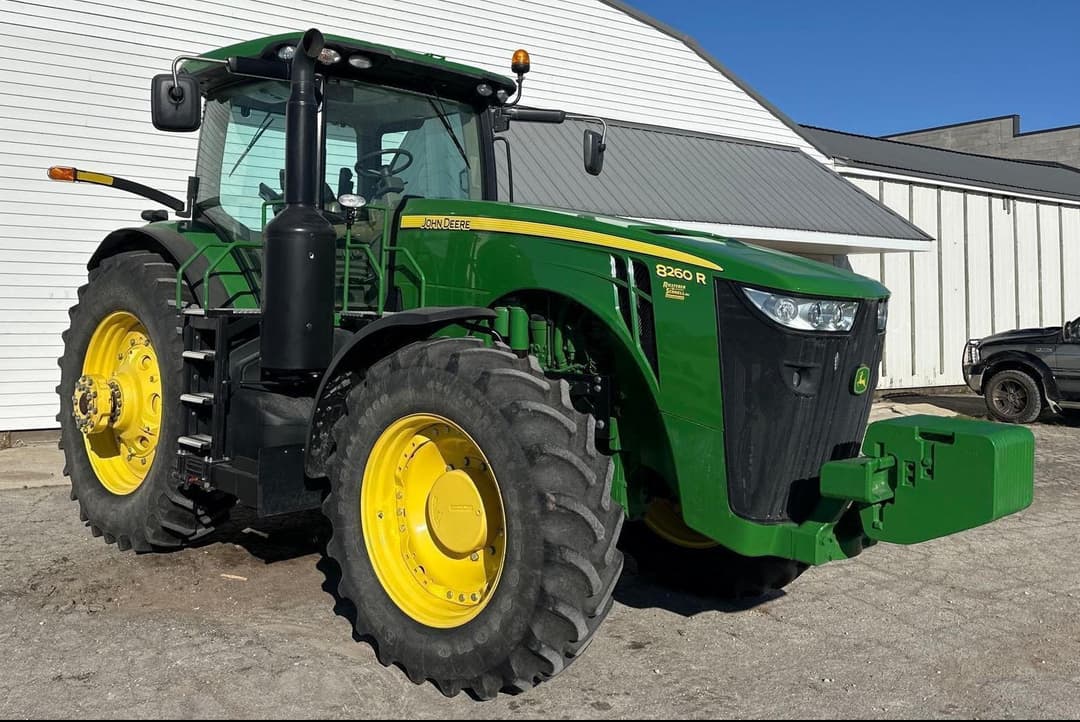 Image of John Deere 8260R Primary image