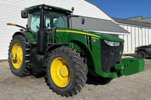 John Deere 8260R Image