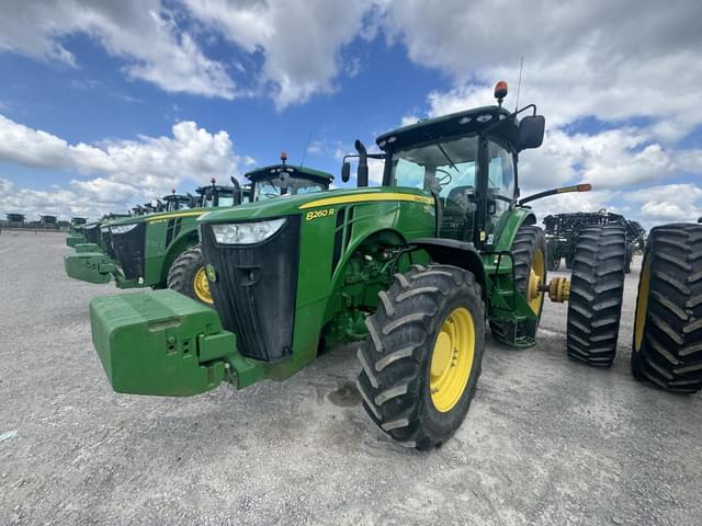 Image of John Deere 8260R equipment image 2