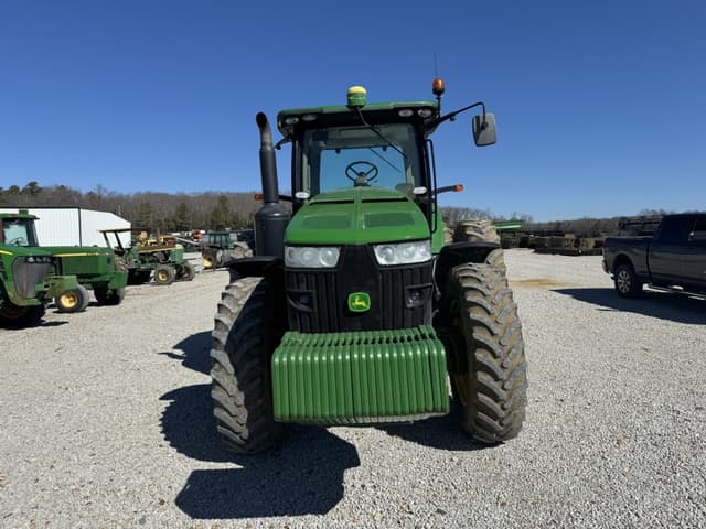 Image of John Deere 8260R equipment image 1