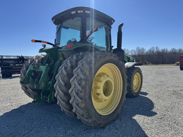 Image of John Deere 8260R equipment image 4