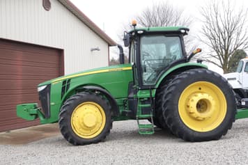 Main image John Deere 8260R