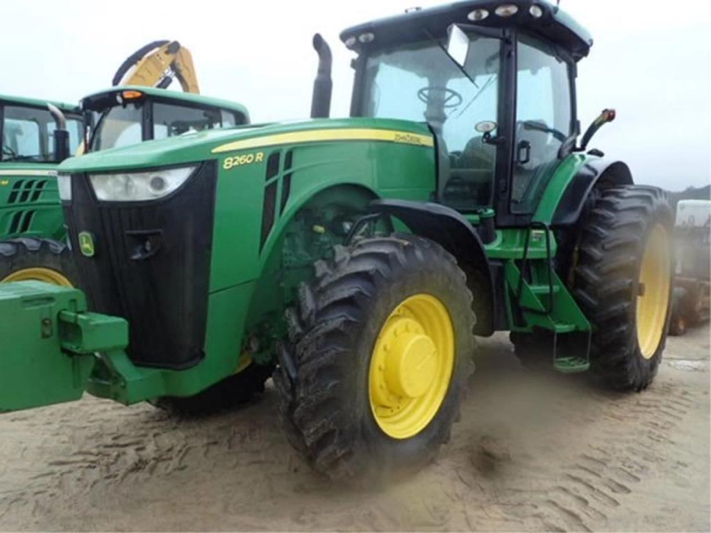 Image of John Deere 8260R Primary image