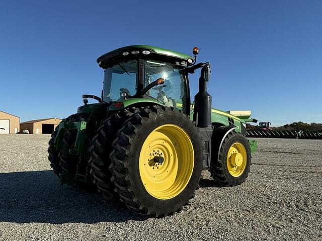 Image of John Deere 8270R equipment image 4