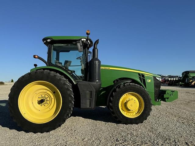 Image of John Deere 8270R equipment image 3