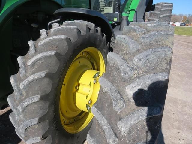 Image of John Deere 8270R equipment image 2