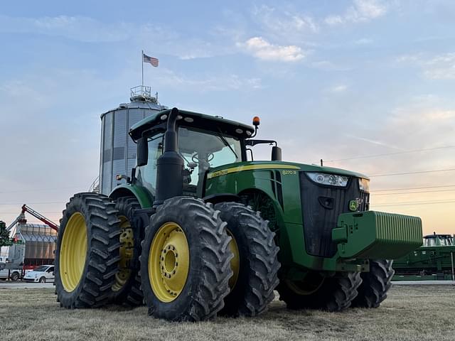 Image of John Deere 8270R equipment image 1