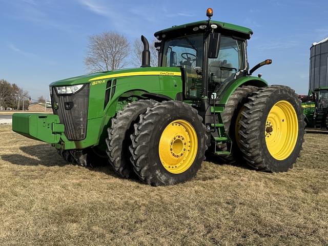 Image of John Deere 8270R equipment image 2