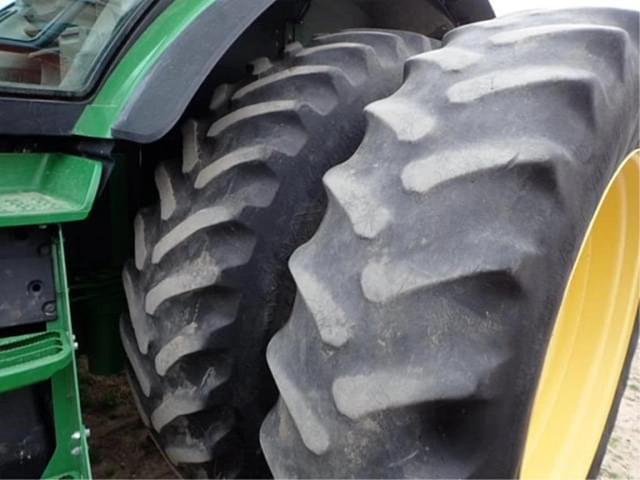 Image of John Deere 8270R equipment image 4
