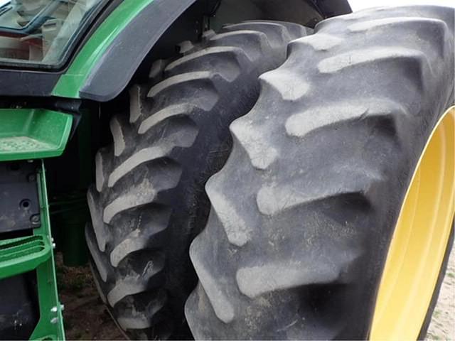 Image of John Deere 8270R equipment image 4